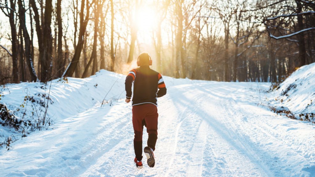 Restez en pleine forme en pratiquant une activité physique adaptée à la saison hivernale